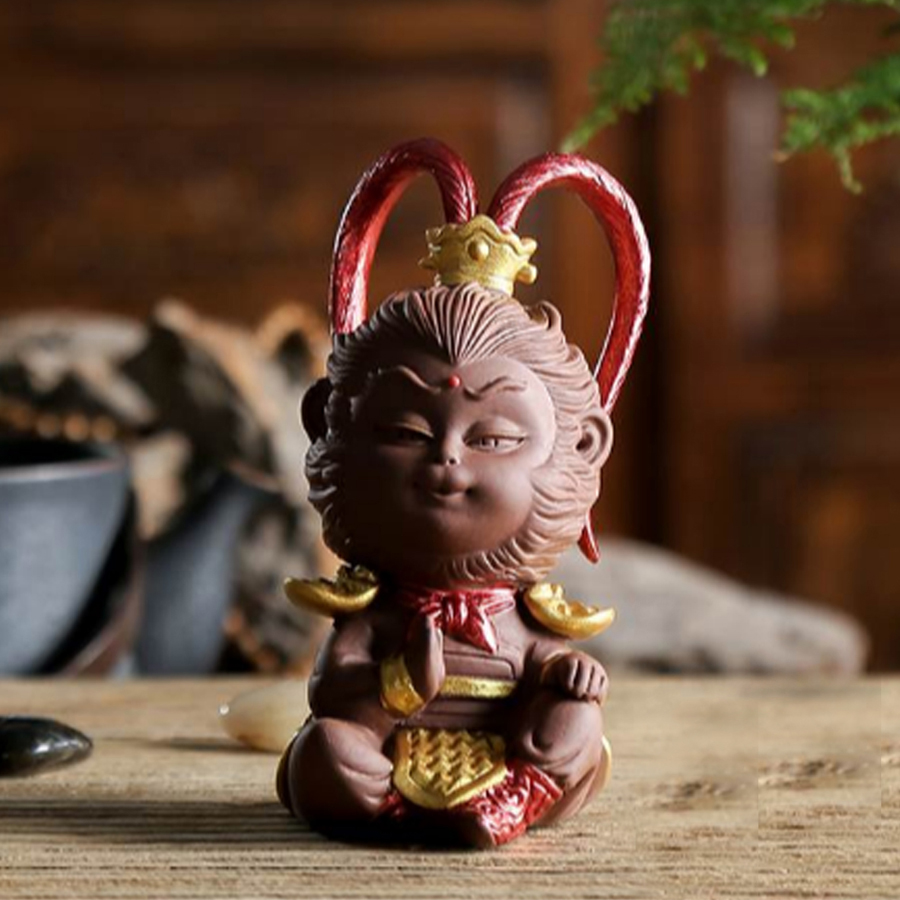 Tượng chibi Mỹ Hầu Vương nón giáp bằng gốm tử sa 11.5cm - mẫu dang tay - tràng hạt vân gỗ