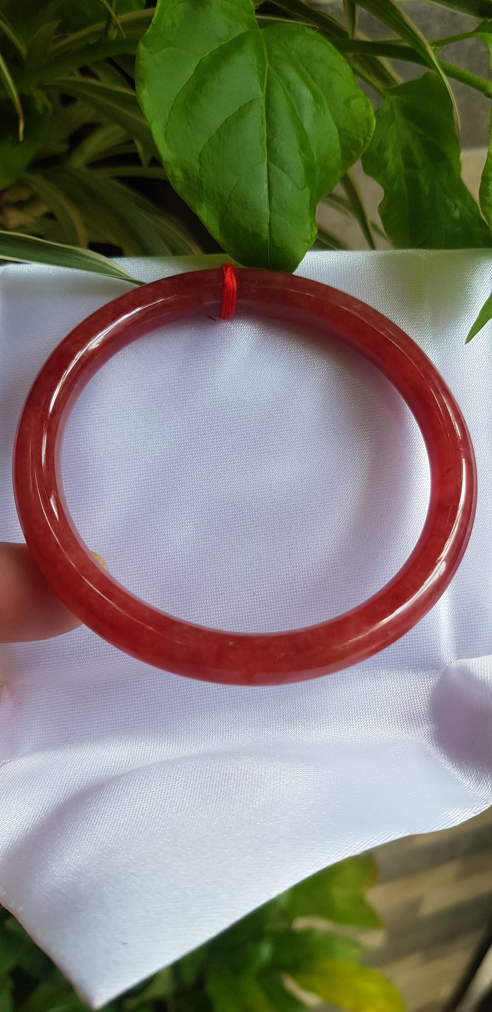 Vòng Cẩm Thạch Đỏ đẹp 58mm x chột 7mm màu đỏ đậm bóng là màu chiến thắng chuẩn hợp nữ mạng hỏa mạng thổ 55kg - 68kg đeo đẹp tay may mắn tốt sức khỏe công việc rực rỡ tài lộc ạ