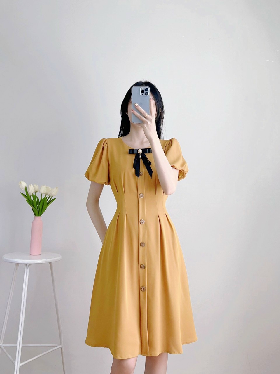 Hàng thiết kế - Đầm xòe xếp ly tay phồng phối nút gỗ kèm nơ cài vintage - VN50235