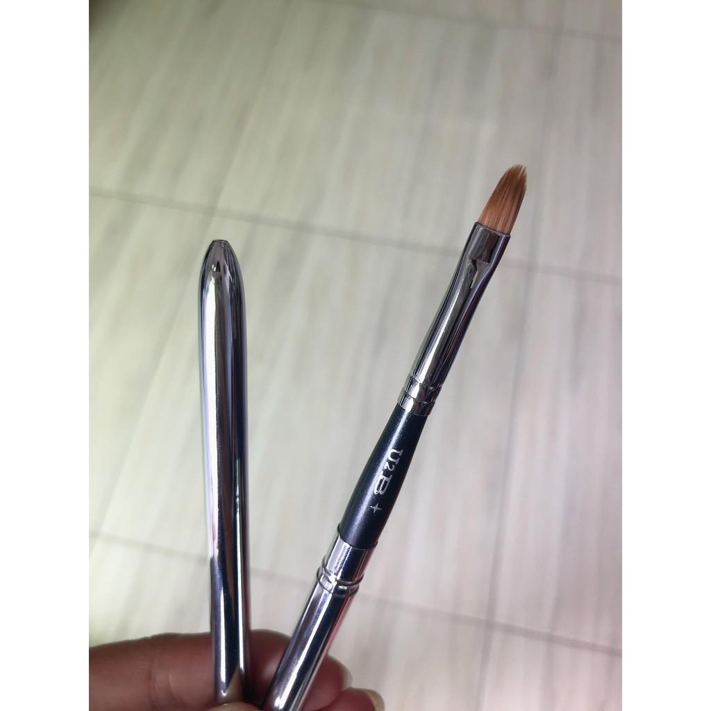 Cọ môi U2B