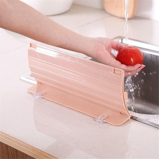 Tấm nhựa chắn văng nước bồn rửa chén bằng nhựa - đồ dùng bếp tiện lợi