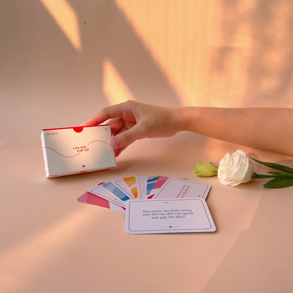 Thẻ bài Lần đầu gặp gỡ Board Game 50 lá giúp hẹn hò vui vẻ