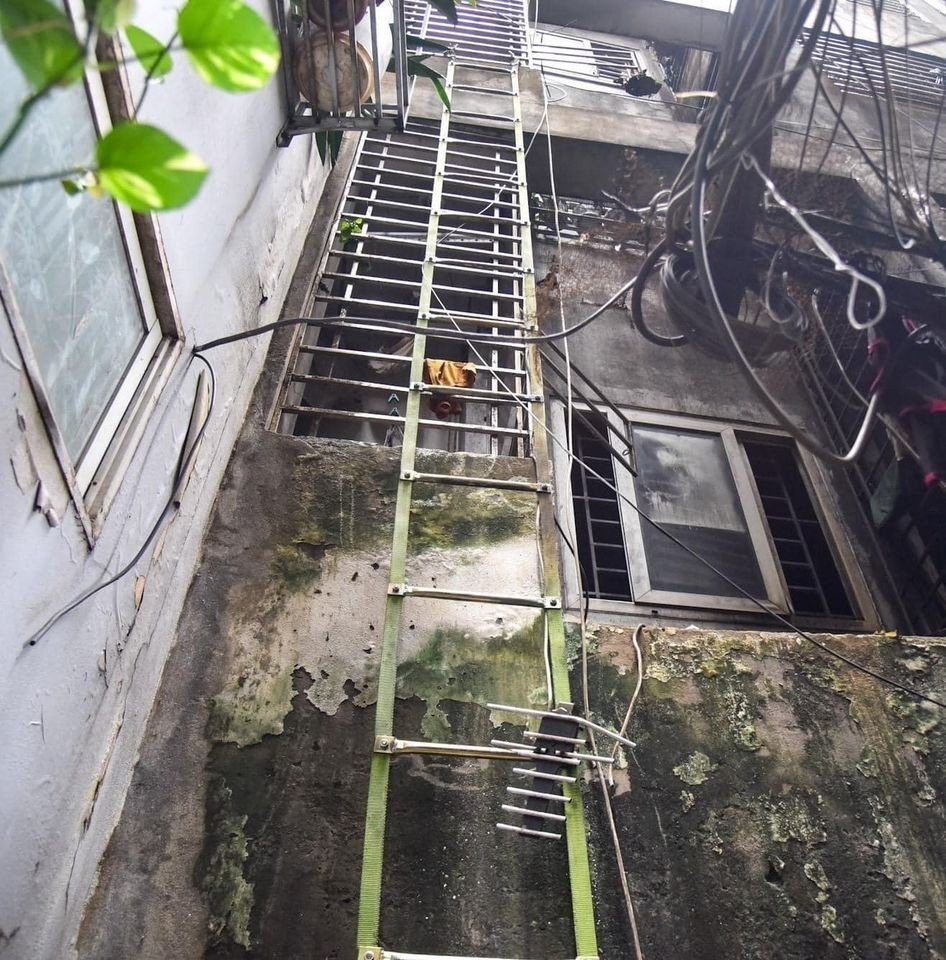 Thang dây thoát hiểm 20M chống cháy dùng chung cư nhà cao tầng