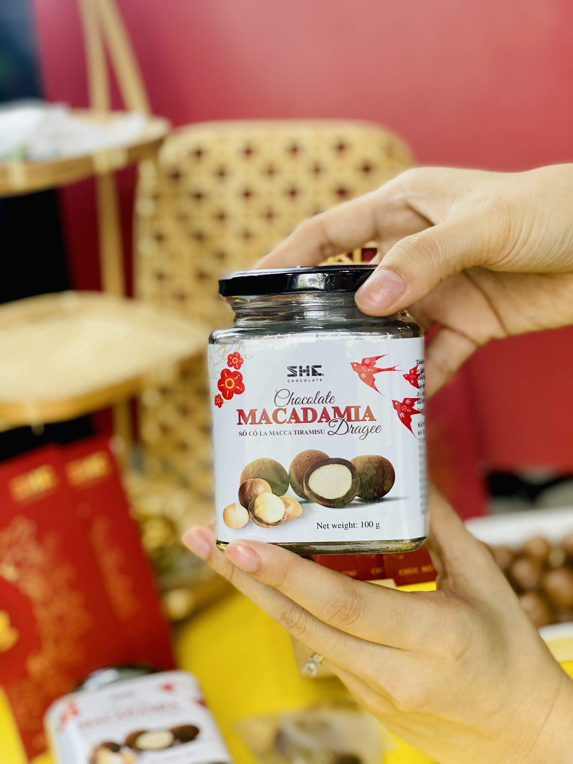 Socola Macca Tiramisu - Hũ 100g - SHE Chocolate - Tốt cho sức khỏe - Quà tặng người thân, dịp lễ, thích hợp ăn vặt