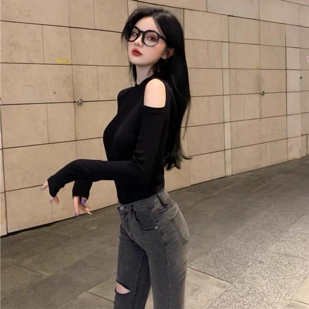 Áo thun cổ lọ xẻ vai ôm body phong cách Hàn quốc trẻ trung