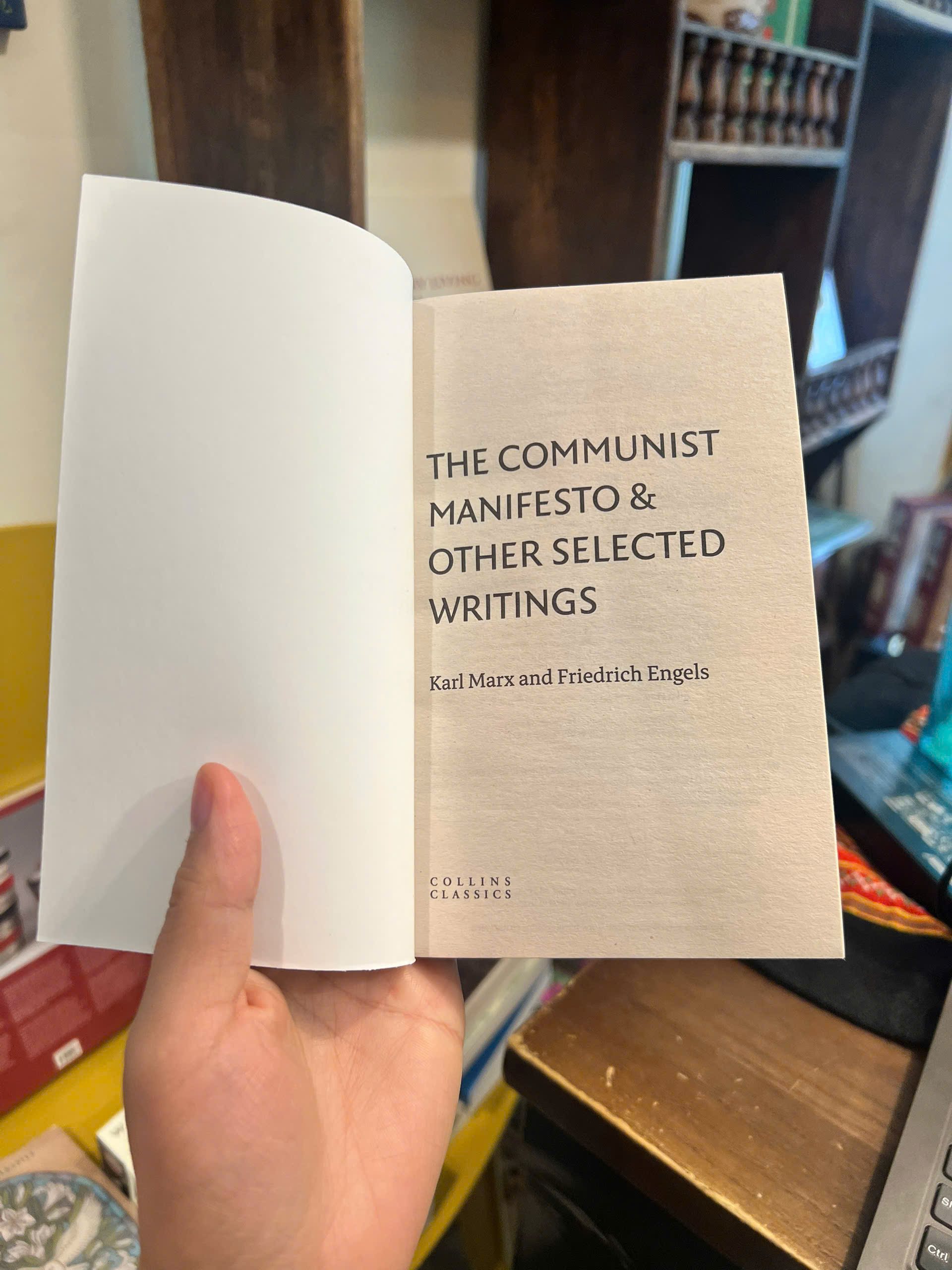 Sách - The Communist Manifesto: Classic of Socialist Literature by Karl Marx, Friedrich Engels