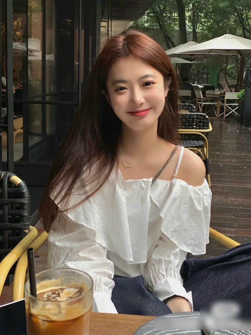SET ÁO DÂY TRỄ VAI SƠ MI BÈO RỘNG TRẮNG + QUẦN DÀI ỐNG RỘNG LƯNG CAO SUÔNG ĐỨNG JEANS ĐI CHƠI DẠO PHỐ ĐI TIỆC ĐI BIỂN