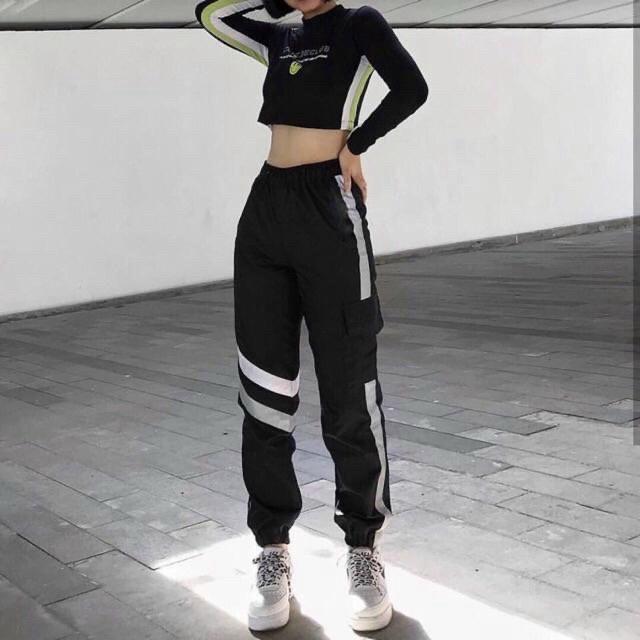 QUẦN JOGGER NỮ CHẤT DÙ CÓ PHÁT SÁNG CHẠY DỌC PHONG CÁCH CHO CÁC QUÝ CÔ HOT BAO ĐẸP CỦA KMG TP0111 HÌNH THẬT