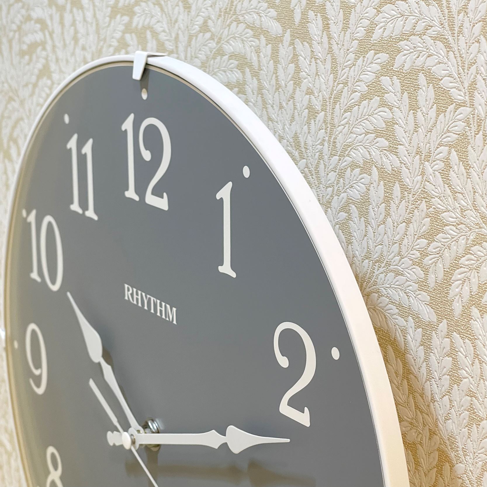 Đồng hồ Rhythm CMG630NR03 – Kt 30.7 x 5.4cm, 622kg. Vỏ nhựa. Dùng Pin.