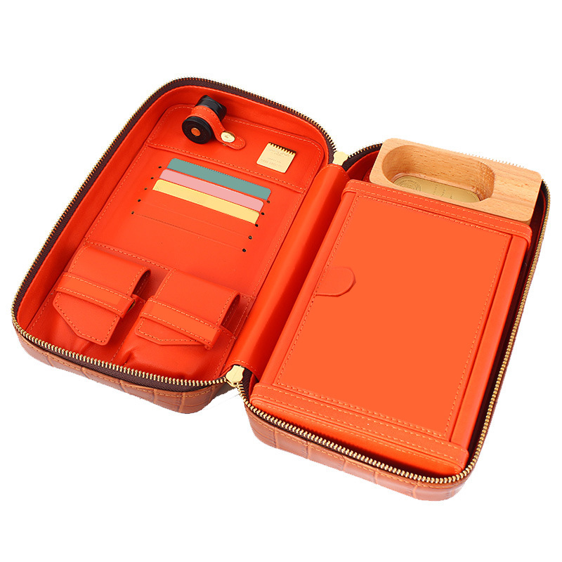 Bộ Set Bao Da Và Phụ Kiện Xì Gà JF-502 Bao Gôm Hộp Đựng, Hột Quẹt Bật Lửa, Cắt, Gạt Tàn, Kệ Kê Cigar Bằng Gỗ Tuyết Tùng Cao Cấp
