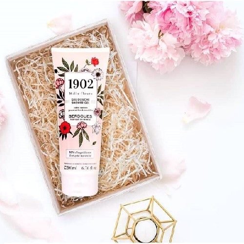 Sữa Tắm Dạng Gel Hương Nước Hoa Pháp Berdoues 1902 Miller Fleurs Shower Gel 200ml giúp dưỡng ẩm, lưu giữ hương thơm + Tặng kèm 1 móc khóa có dạng hình Tour Eiffel màu đen viền đỏ