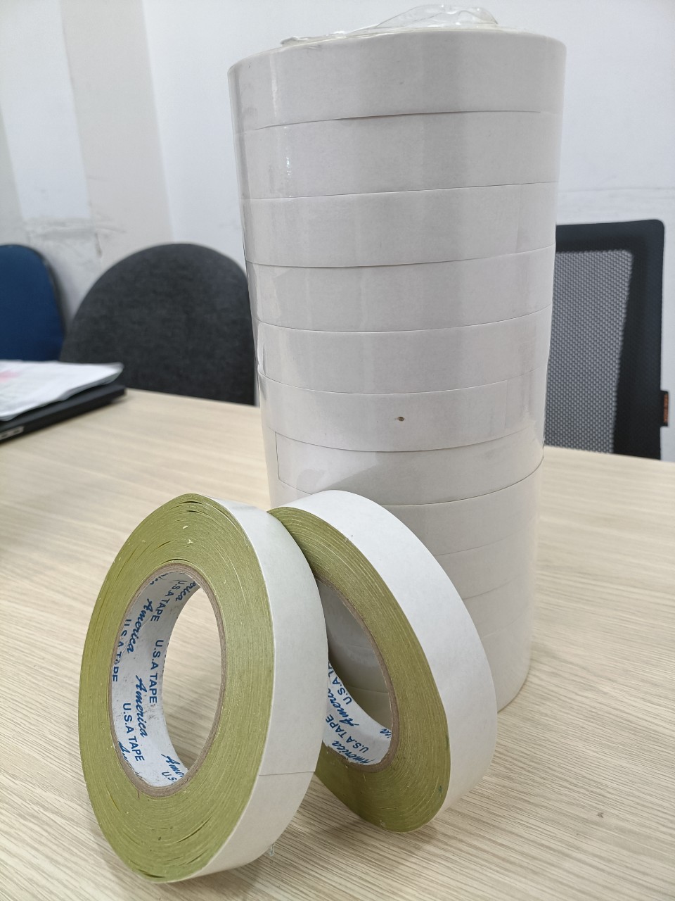 1 cuộn băng keo 2 mặt vàng 24mm 40