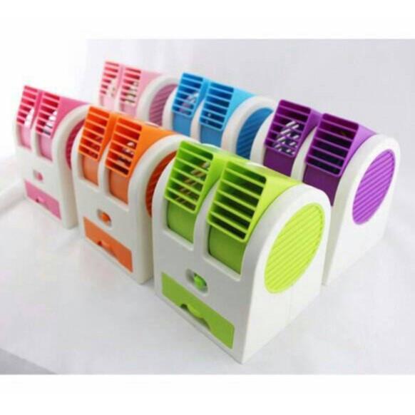 Quạt Mini Điều Hòa 2 Cửa Có Khay Để Đá Hoặc Nước Làm Mát Nhanh Siêu Tiện Lợi Sử Dụng Pin Hoắc Cắm Dây - Giao Màu Ngẫu Nhiên - Hàng Nhập Khẩu