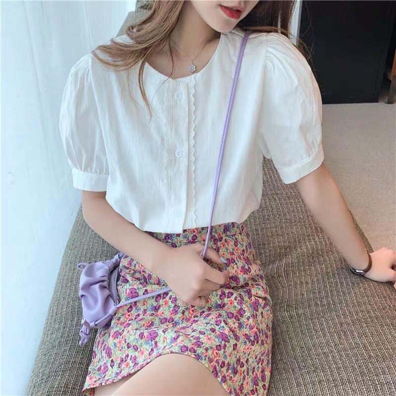 Áo sơ mi trắng cổ tròn viền ren