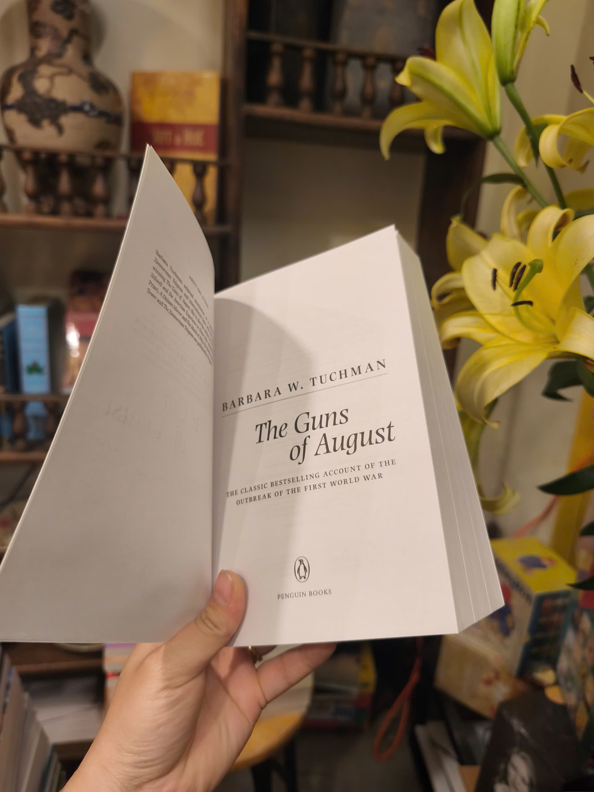 Sách - The Guns of August by Barbara W. Tuchman | Military History / Ngoại văn Lịch sử Nhập khẩu