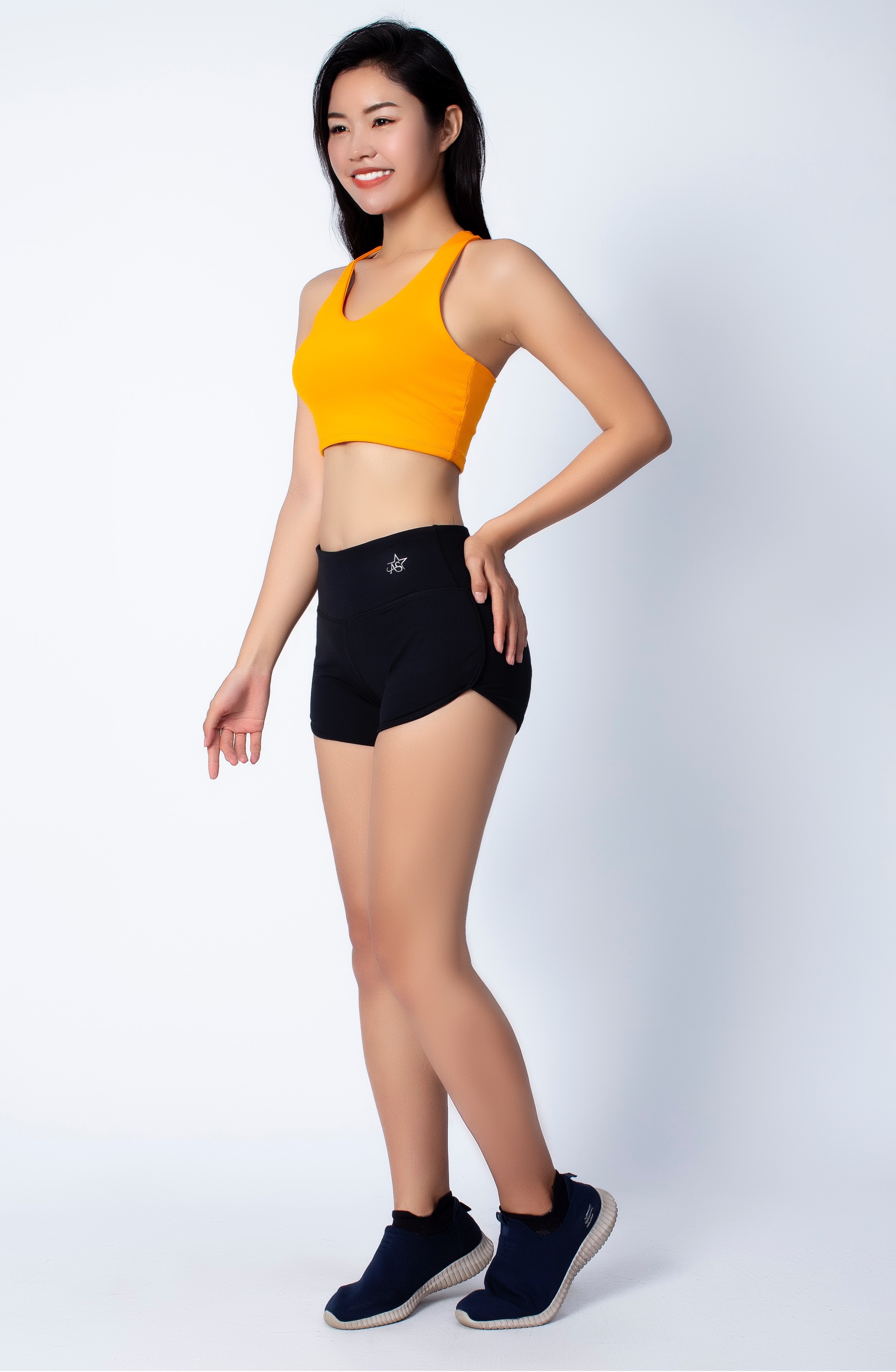 Bộ đồ tập thể thao nữ quần short V áo croptop 3 lỗ cổ tim Vàng - BD1