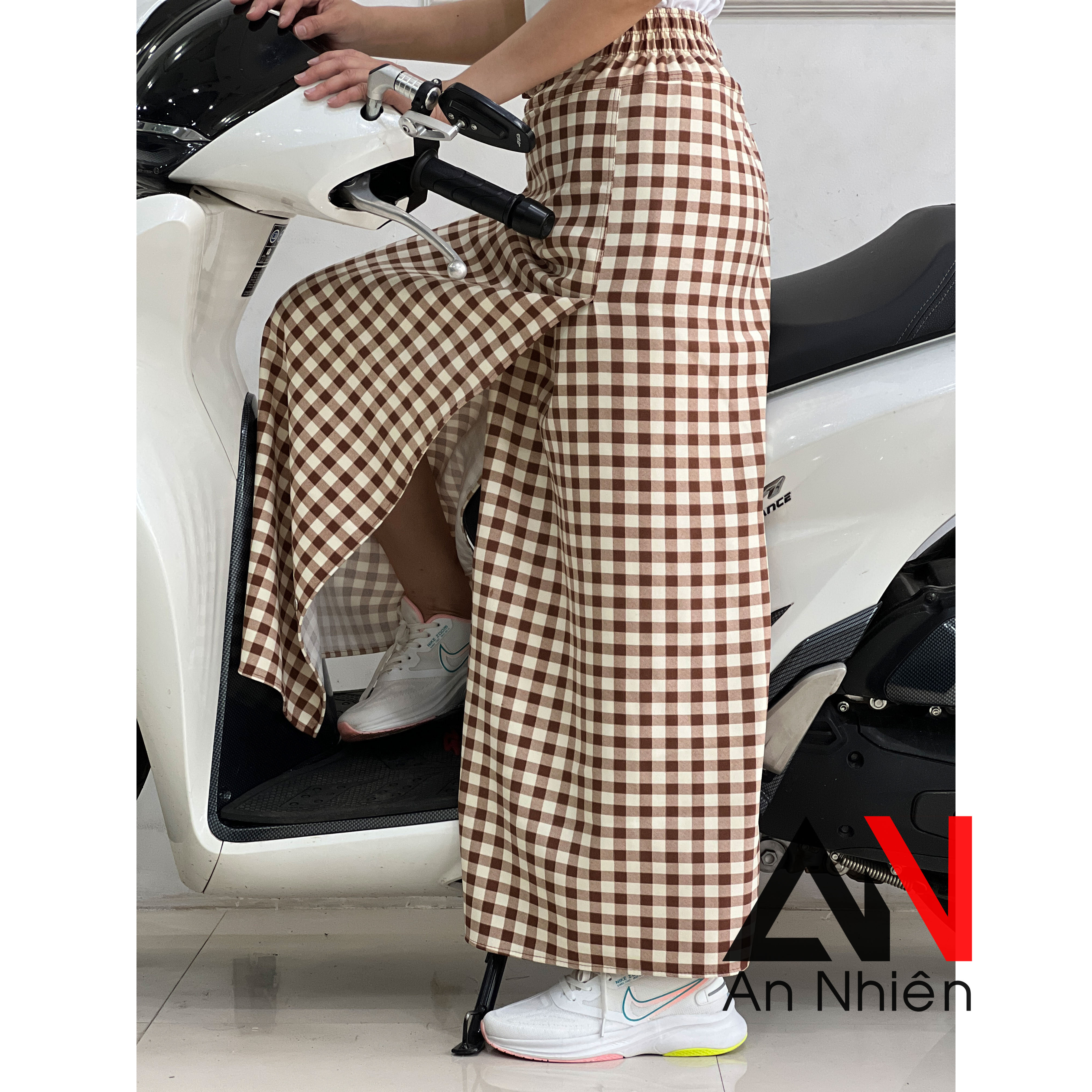 Váy chống nắng cho bạn cao 1m70 dài 108cm loại xẻ tà cố định bằng miếng dán và nút bấm có túi có nút bấm dưới chân váy