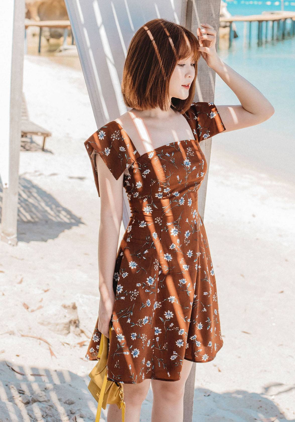 Đầm hoa cam tay cánh tiên vuông phối voan lưới sau lưng có 1 dây ngang