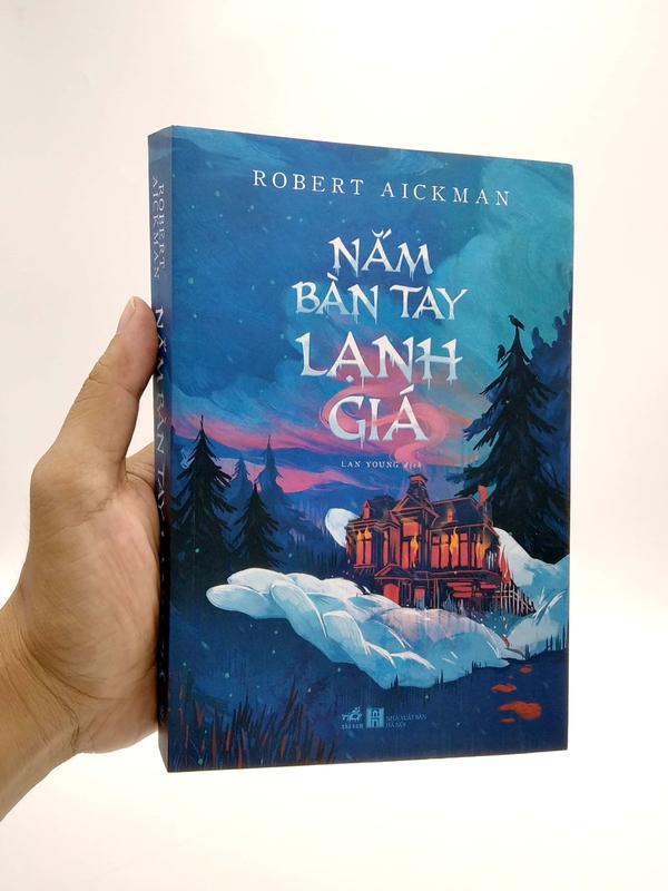 Sách - Nắm bàn tay lạnh giá (Nhã Nam HCM)