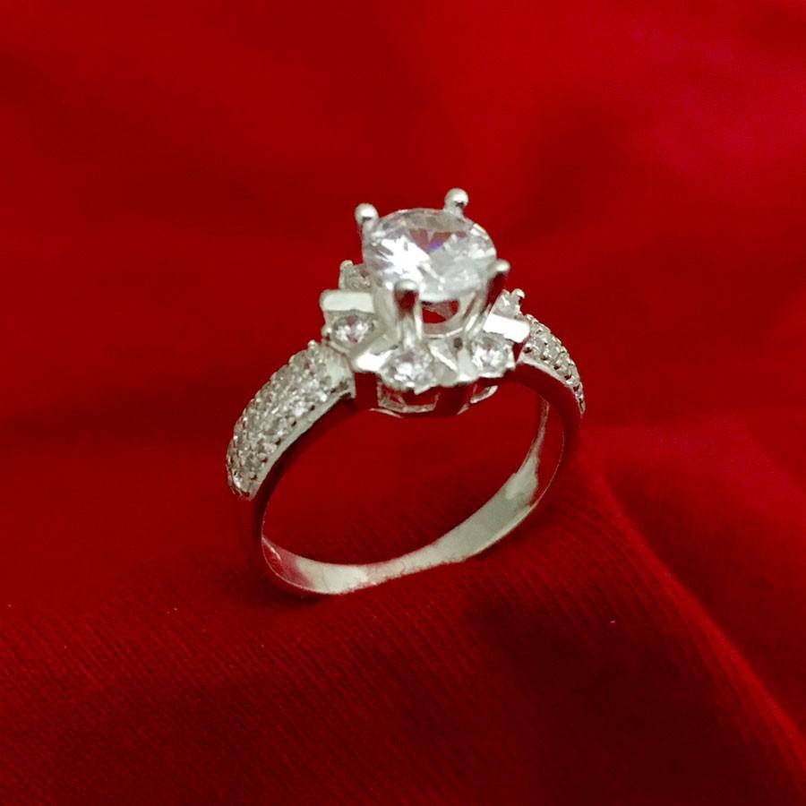 Nhẫn nữ Bạc Quang Thản ổ cao gắn kim cương nhân tạo chất liệu bạc ta - QTNU19