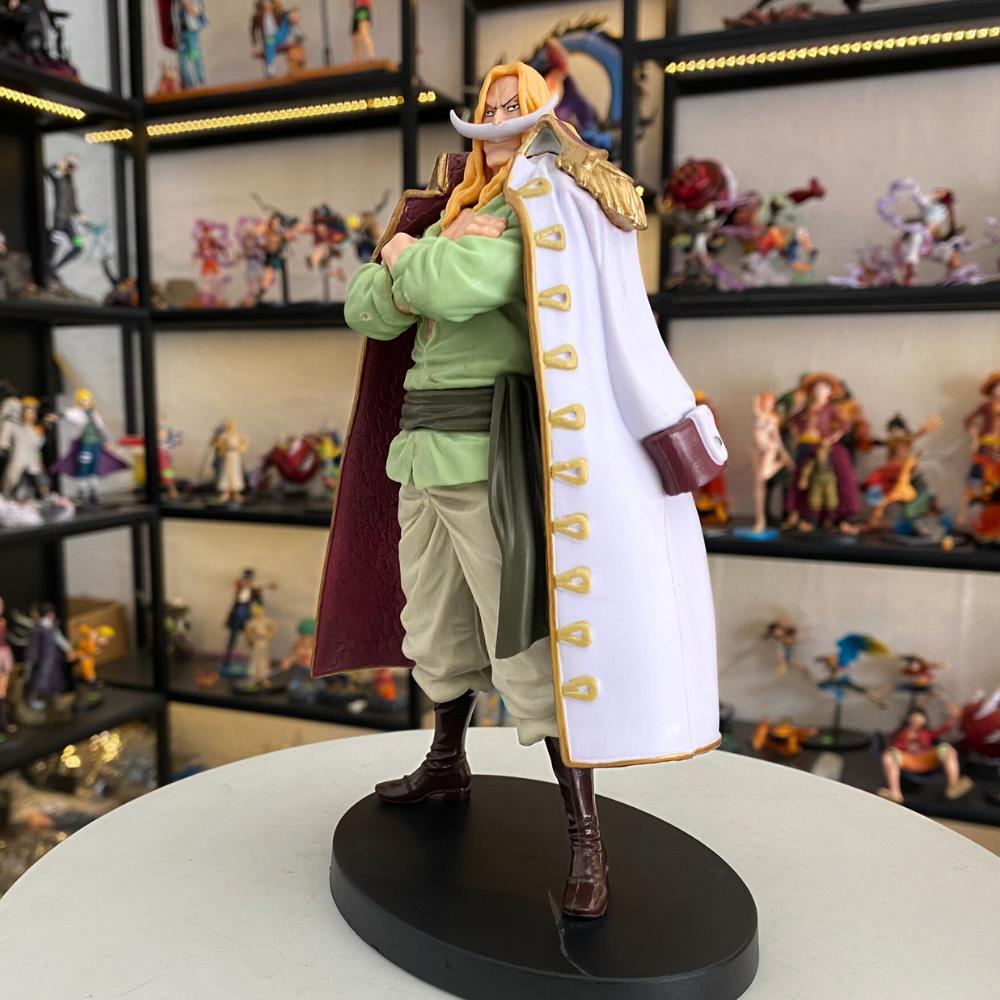 Mô hình Râu Trắng thời trẻ Đứng Siêu Ngầu - cao 18.5cm - Nặng 309 Gram - Figure One Piece