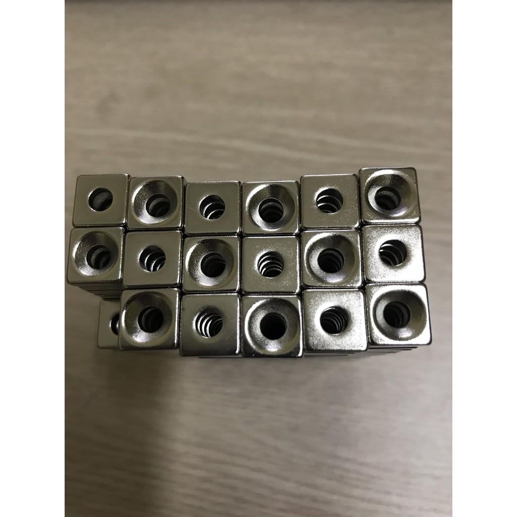 NAM CHÂM VIÊN 10X10X4 LỖ VÁT 4