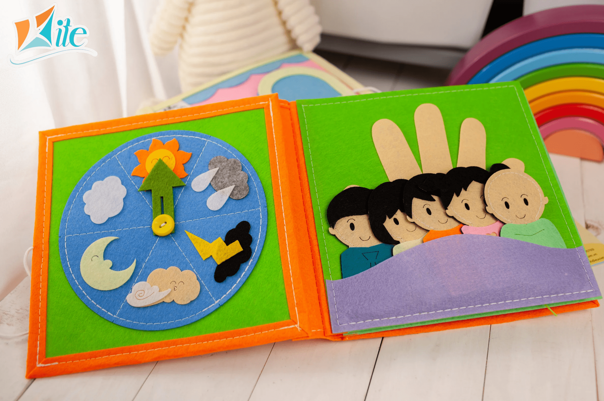 Sách vải Bé Yêu Khám Phá, đồ chơi tương tác bóc dán phát triển vận động tinh cho bé 2 tuổi