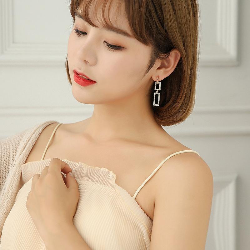 Khuyên tai, bông tai dáng dài đính hột đá đen phong cách thời trang dành cho phái đẹp