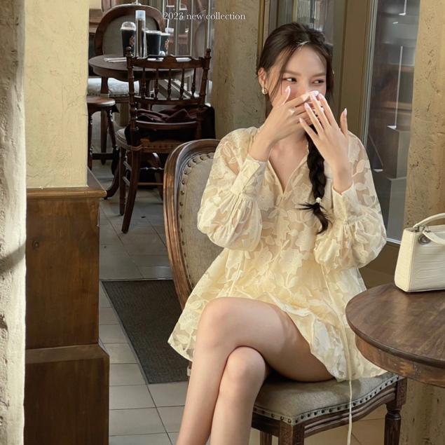 Set bộ nữ, áo ren hoa, chân váy chữ A phối áo ren tay bồng dài cực điệu Trendy Clothing
