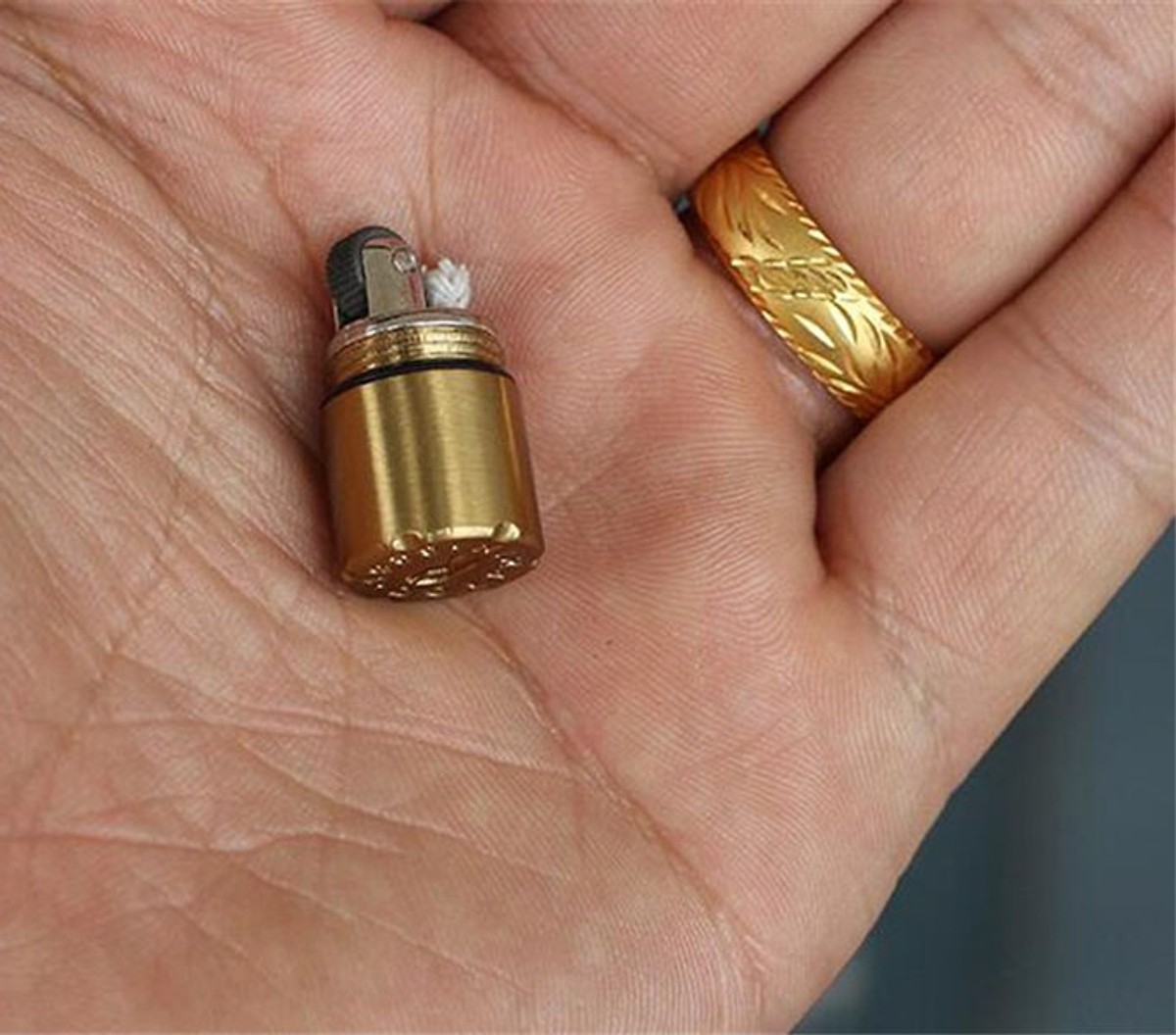 Vỏ Hột Quẹt Bật Lửa Móc Khóa Xăng Mini Dolphin HY618 Thiết Kế Đẹp Độc Lạ Tiện Dụng - Dùng Xăng Bấc Đá  Cao Cấp