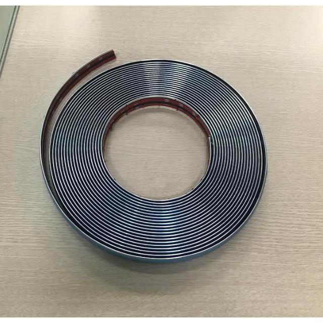 Nẹp viền trang trí chân kính ô tô , xe hơi rộng 20mm dài 15m
