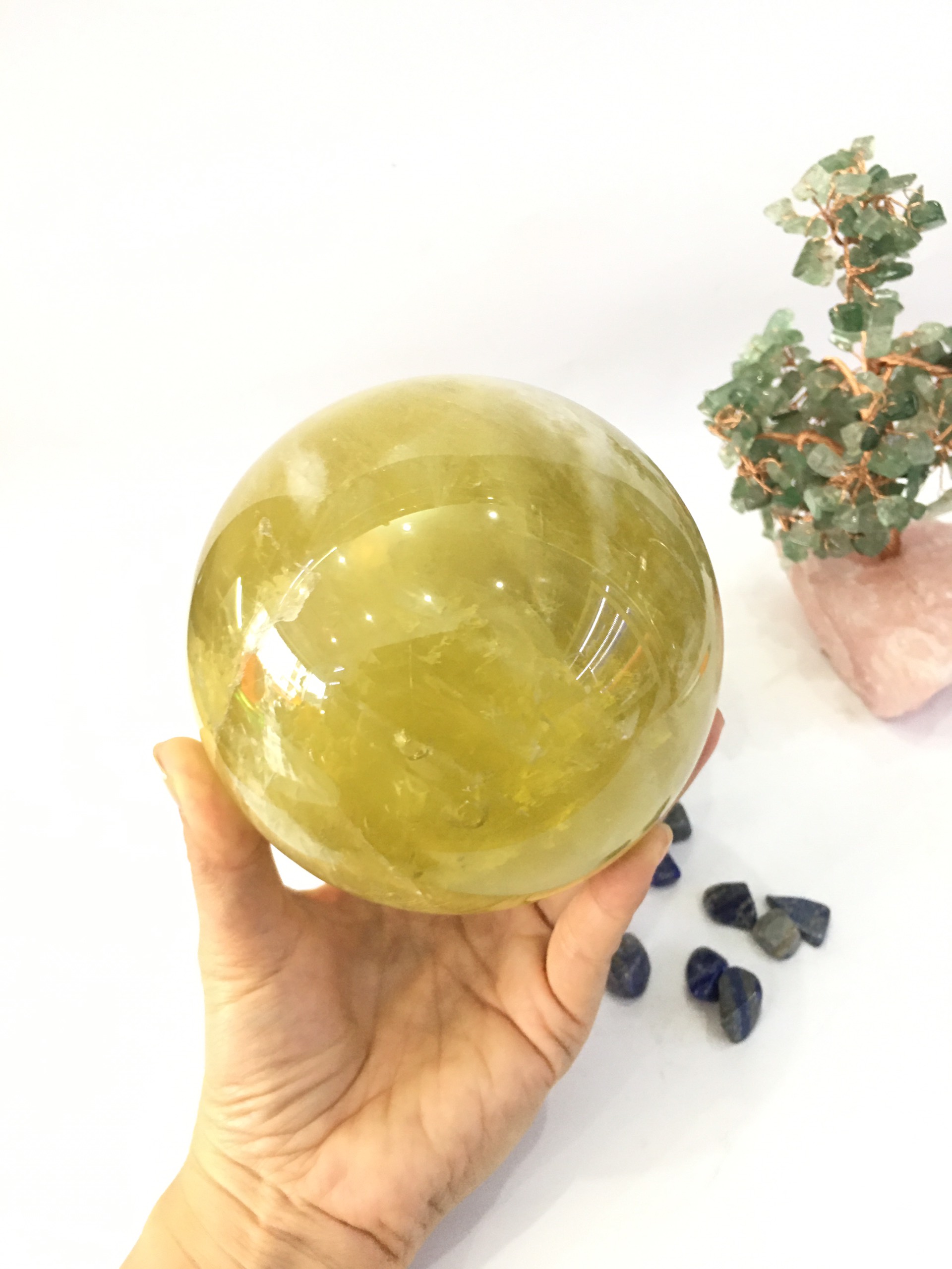 Quả cầu phong thủy đá Thạch anh vàng 2A - 1,95kg - 12,5cm