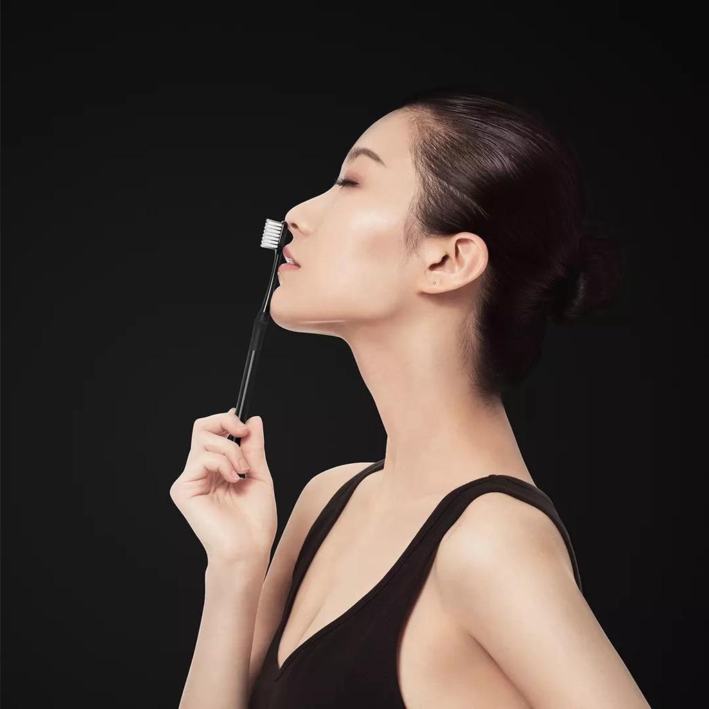 Bàn chải đánh răng Dr.Bei bằng tre làm sạch sâu có hộp đựng mang theo khi đi du lịch