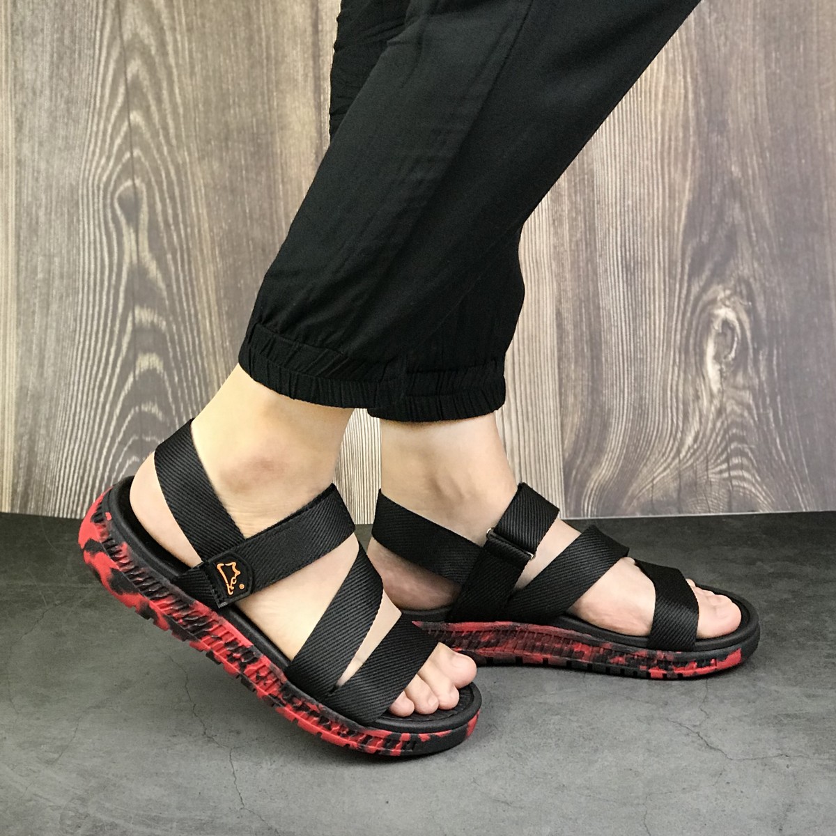 Giày sandal nữ siêu nhẹ hiệu MOL thích hợp mang đi học MS2