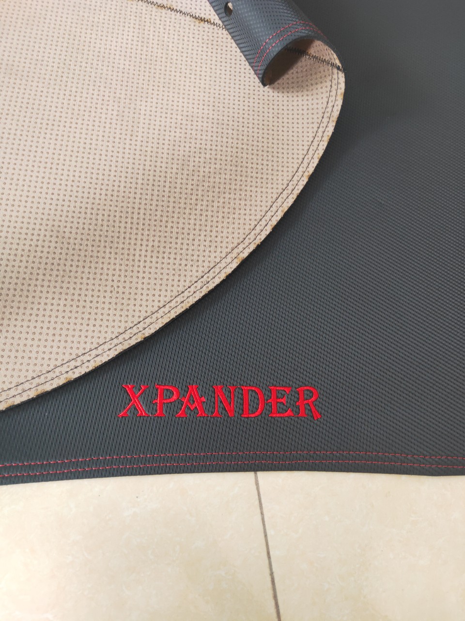 Thảm Taplo Xe Mitsubishi XPANDER 2018-2022 loại da dày cao cấp 3 lớp chống trượt Da Carbon đen