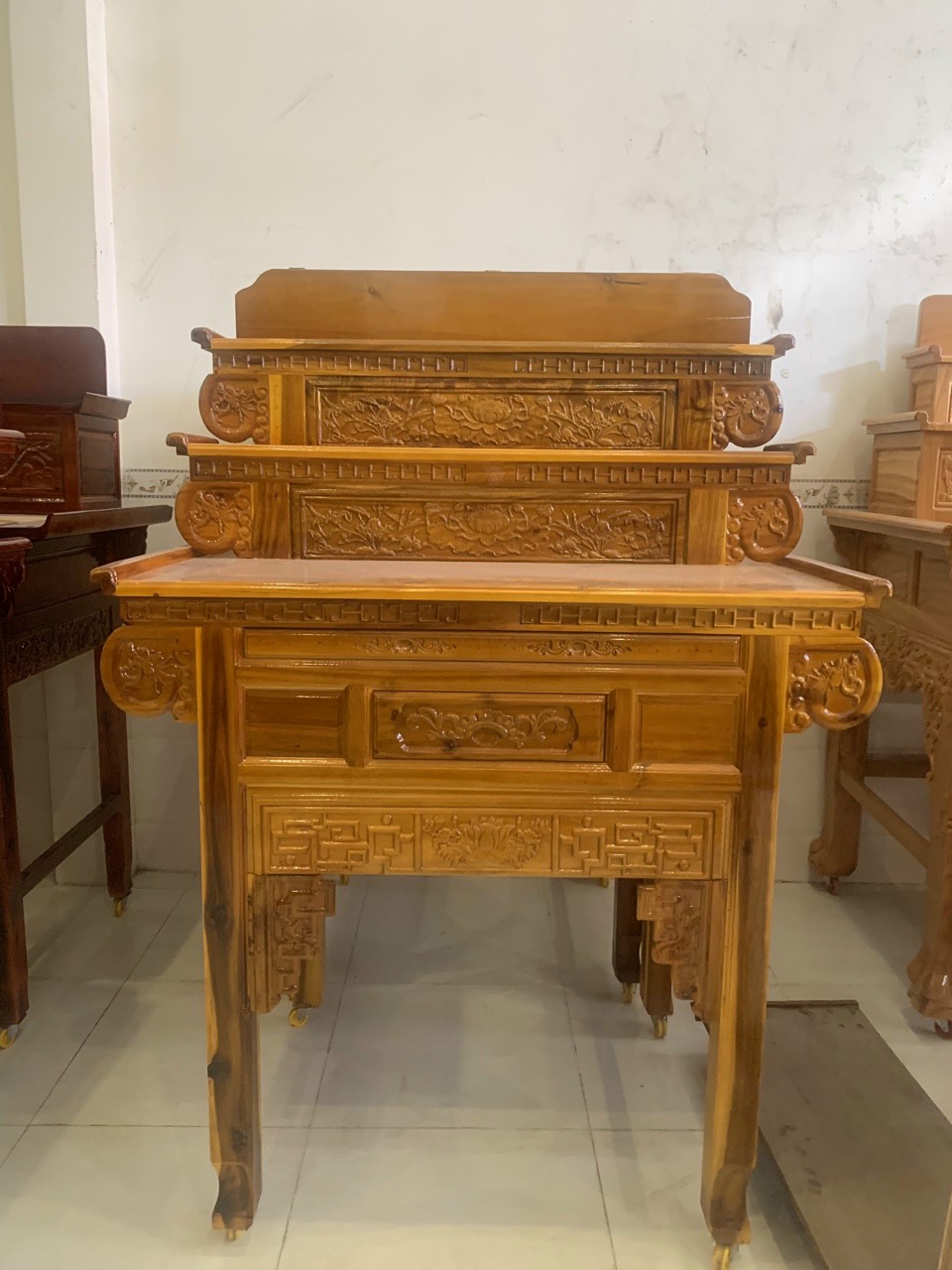 Bàn gia tiên-bàn thờ phật 3 tầng gỗ tràm bông vàng ngang 1m07-1m27-1m54