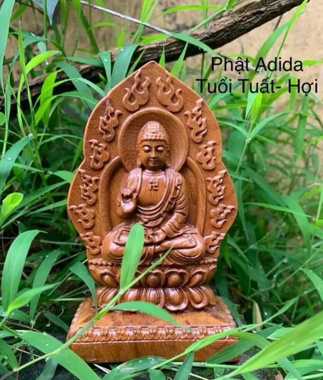 Tượng phật bản mệnh ,phật adi đà hợp tuổi  khắc hai mặt bằng gỗ bách xanh thơm nức kt 14×8×4cm