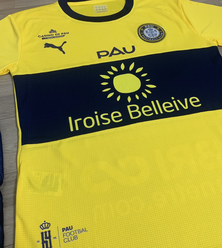 Quần áo Bóng đá PAU FC Quang Hải màu vàng  vải Mè Thái Gai lưới cao cấp