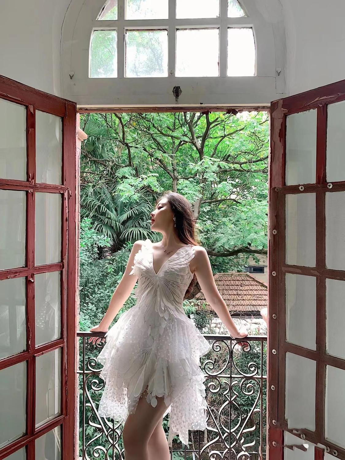 TOBE1SHOP 2023 mùa hè phụ nữ vest váy cao cấp không đều ren váy pongee váy trắng nàng tiên váy