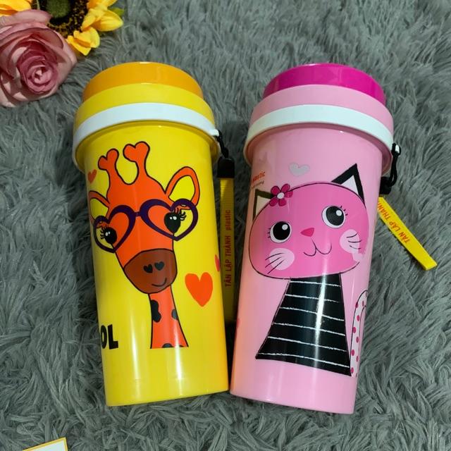 Bình đựng nước giữ nhiệt có ống hút 700ml