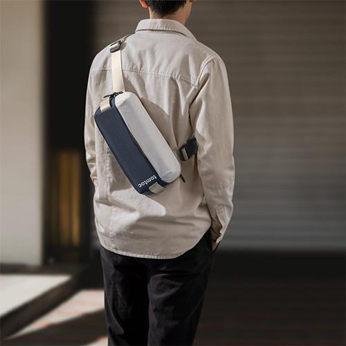 TÚI ĐEO CHÉO TOMTOC LIGHTWEIGHT SLING BAG INKY BLUE chống nước với độ bền cao - hàng chính hãng