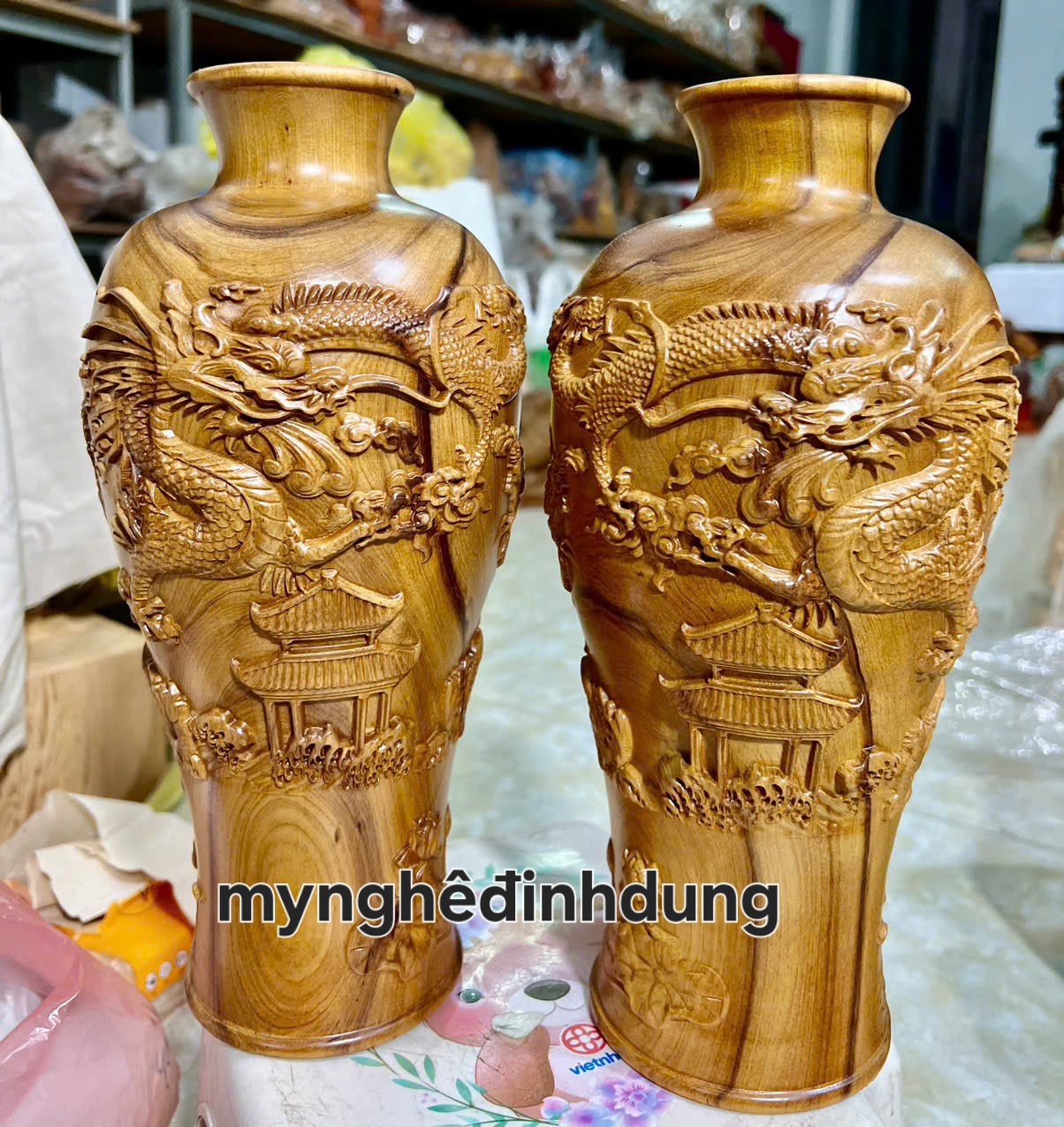 Cặp lục bình khắc rồng phong thủy cầu tài lộc  bằng gỗ  bách xanh thơm nức cao 30cm