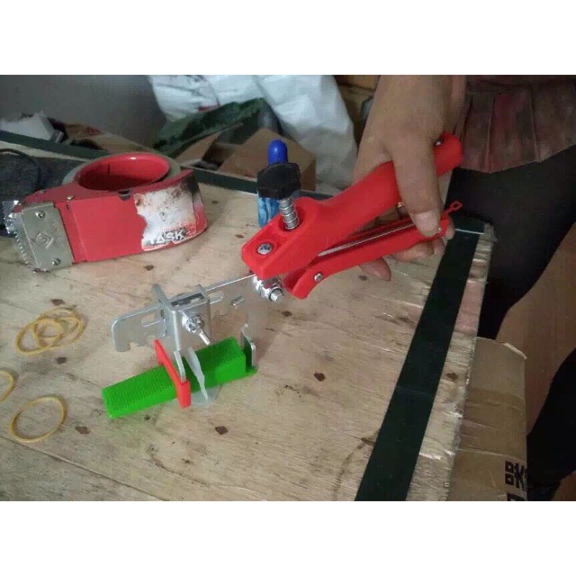 Bộ 400 ke gồm: 100 ke nêm và 300 ke móc cân bằng ốp lát gạch tùy chọn kích thước từ 1mm đến 2mm