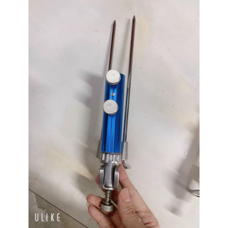 Chân cắm đất xuay 360 độ