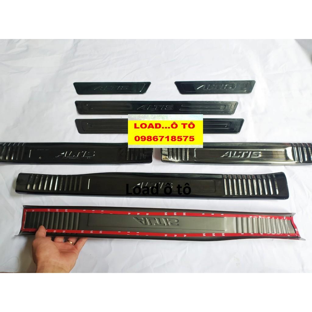 Ốp Bậc Cửa, Nẹp Bước Chân Trong, Ngoài Xe Toyota Altis 2022-2018 Mẫu Vân Titan Xước Cao Cấp
