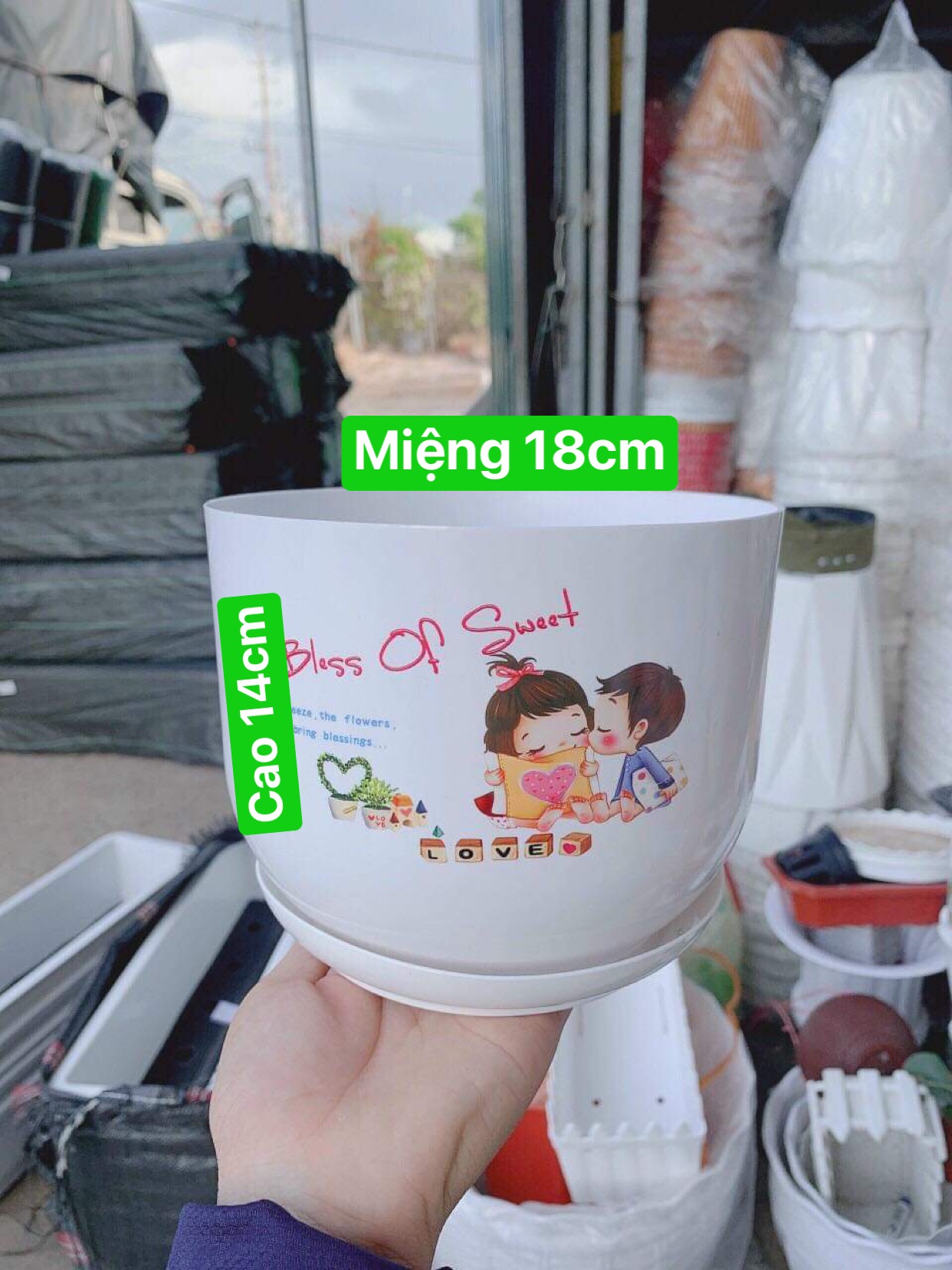 Chậu nhựa trồng cây để bàn xinh xắn tình yêu ( love ) rông 18 cm cao 14 ( đĩa liền chậu) NHỰA ĐỨC MINH 