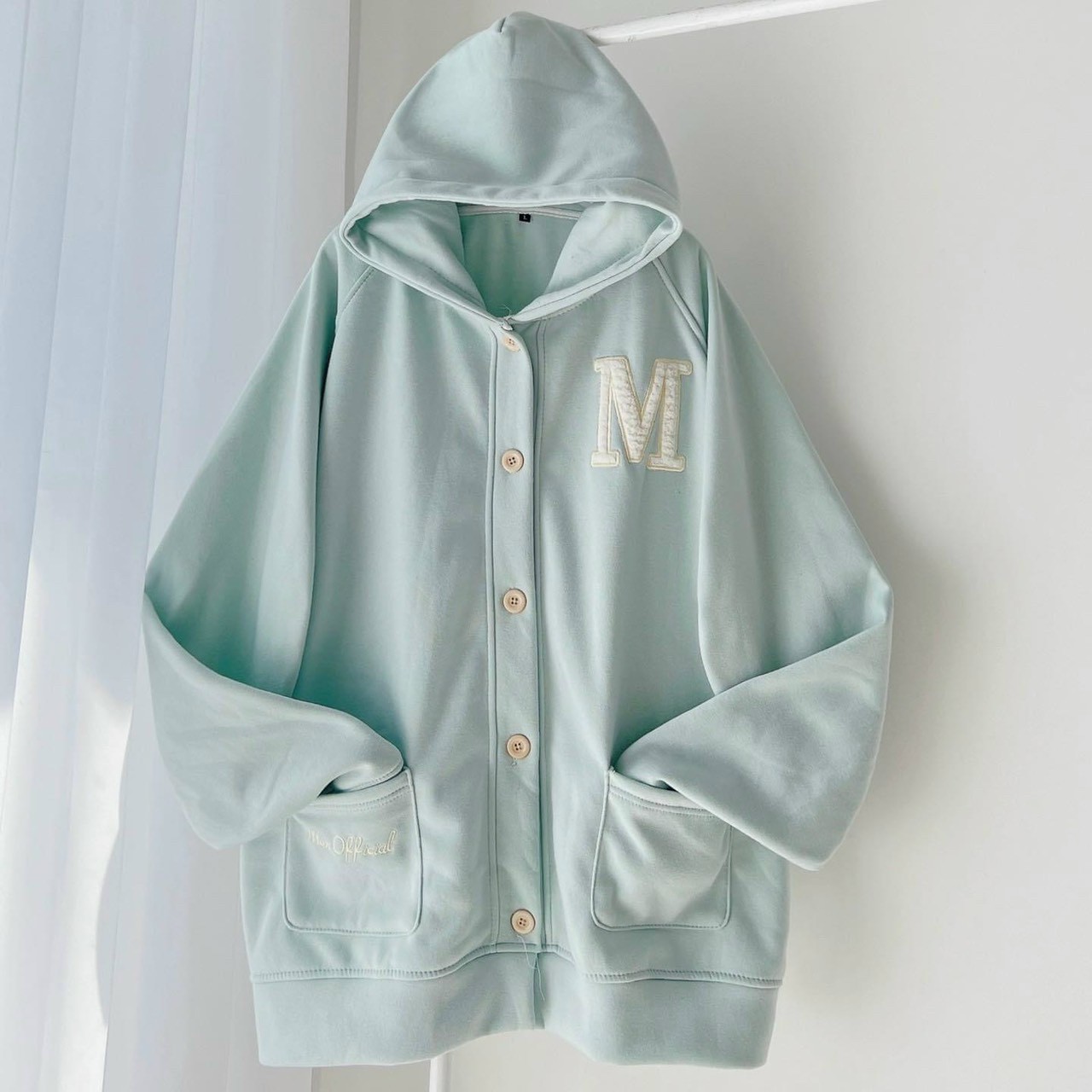 Áo Hoodie Khoác nút nỉ bông thêu M màu xanh form rộng nam nữ, [ẢNH THẬT-CÓ SẴN] Áo Khoác Nỉ Thêu M Màu Mint Form Rộng Unisex Nam Nữ Có Túi Trước, Áo Khoác Nỉ UNISEX ️ Áo nỉ cài cục khoác ngoài kiều dáng ULZZANG, áo cardigan có nón phối nút