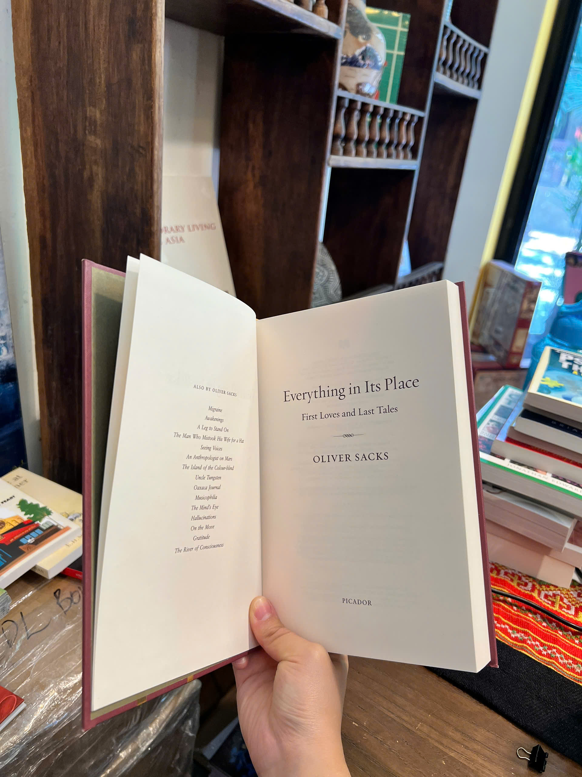 Sách - Everything in its Place: First Loves & Last Tales by Oliver Sacks | Science / Bìa cứng