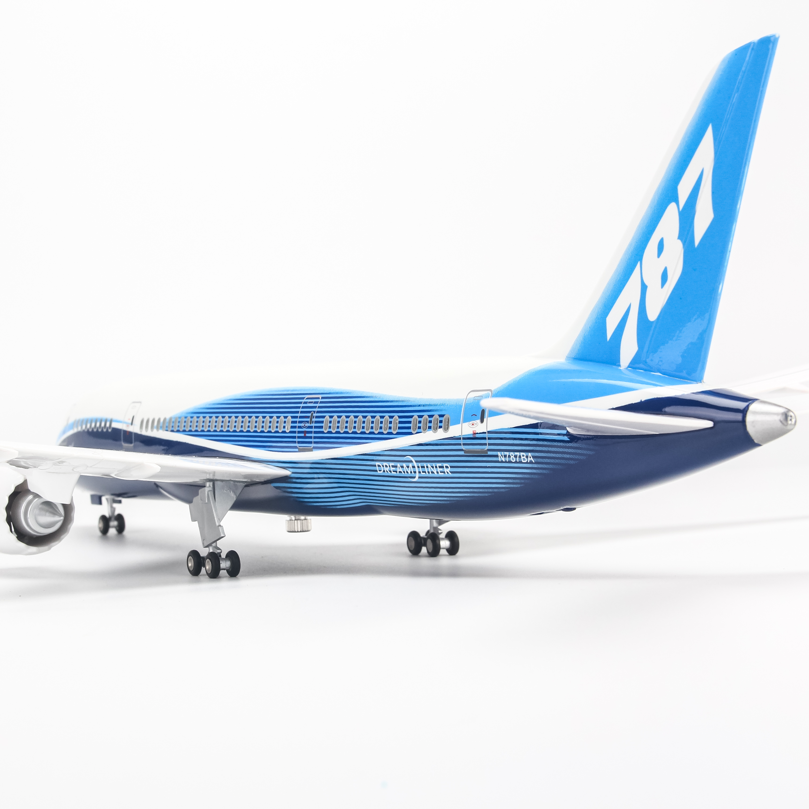 Mô hình máy bay Original Boeing B787 lắp ráp có đèn 47cm MBMH46