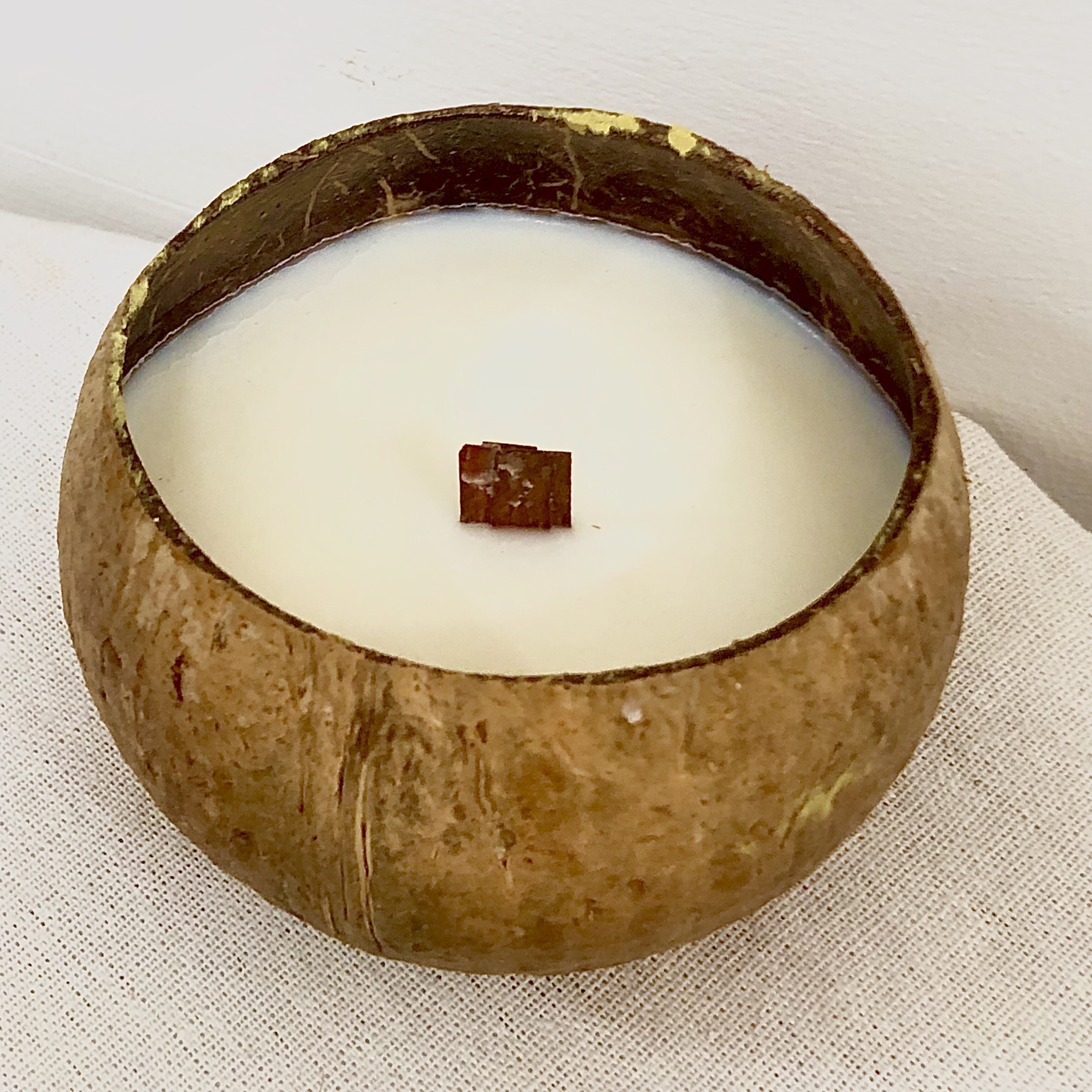 Nến Thơm Hương Gỗ Thông Gáo Dừa Trầm Ấm & Bình Yên